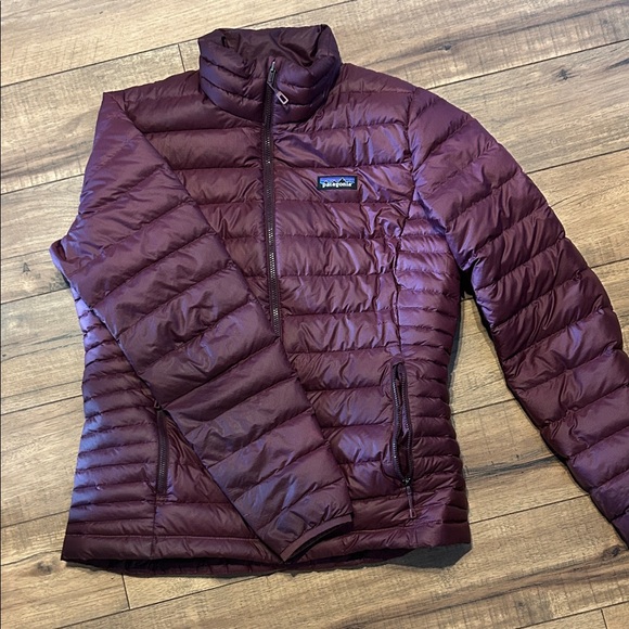 Patagonia Jackets & Blazers - Patagonia Women's Burgundy Puffer Jacket